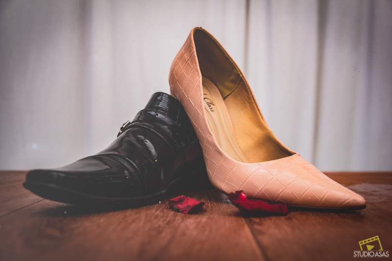 Sapato do noivo e noiva